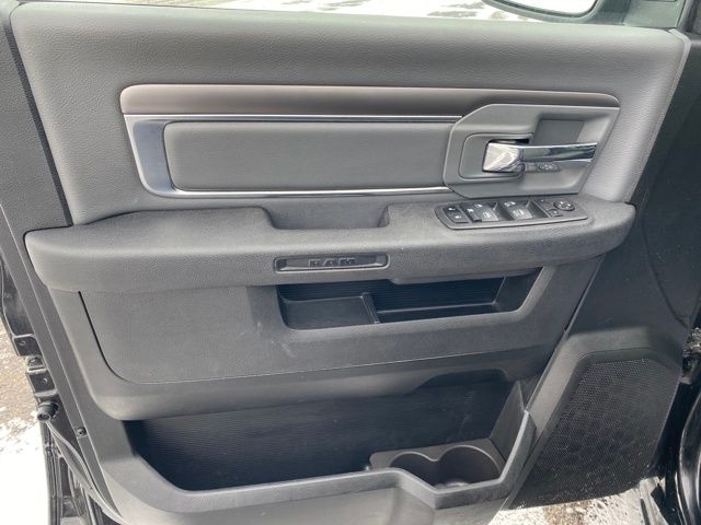 RAM 1500 Classic Tradesman Crew Cab SWB 4WD 2022