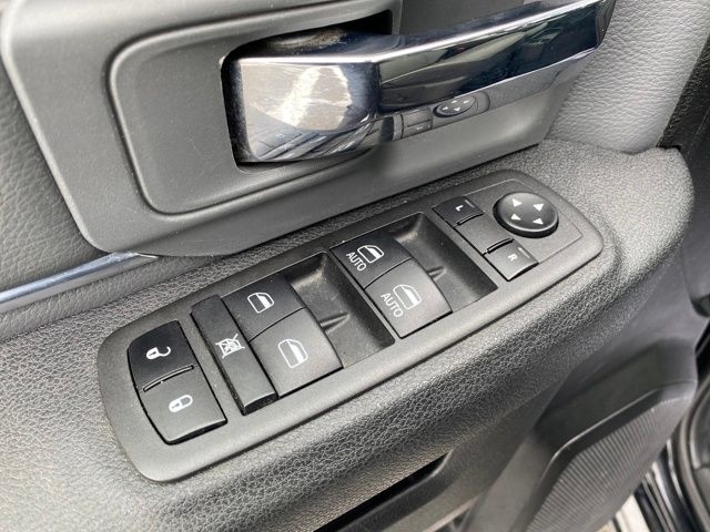 RAM 1500 Classic Tradesman Crew Cab SWB 4WD 2022