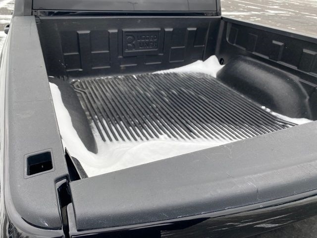 RAM 1500 Classic Tradesman Crew Cab SWB 4WD 2022