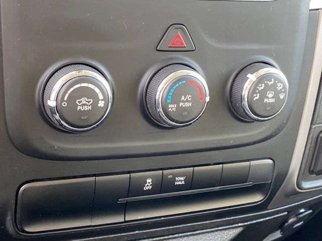 RAM 1500 Classic Tradesman Crew Cab SWB 4WD 2023