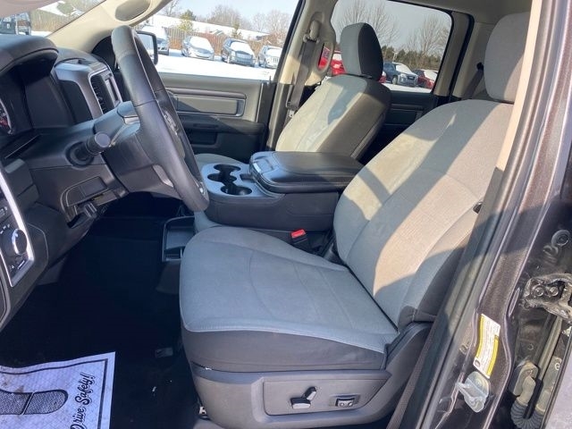 RAM 1500 Classic Tradesman Crew Cab SWB 4WD 2023