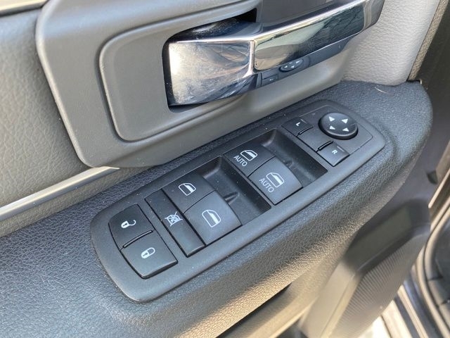 RAM 1500 Classic Tradesman Crew Cab SWB 4WD 2023