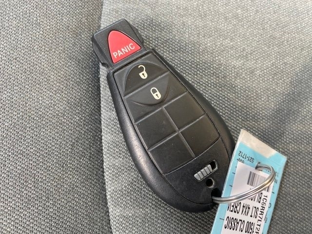 RAM 1500 Classic Tradesman Crew Cab SWB 4WD 2023