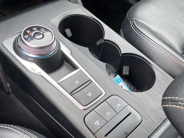 Ford Escape Titanium 4WD 2022