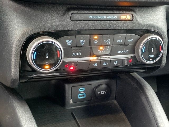 Ford Escape Titanium 4WD 2022