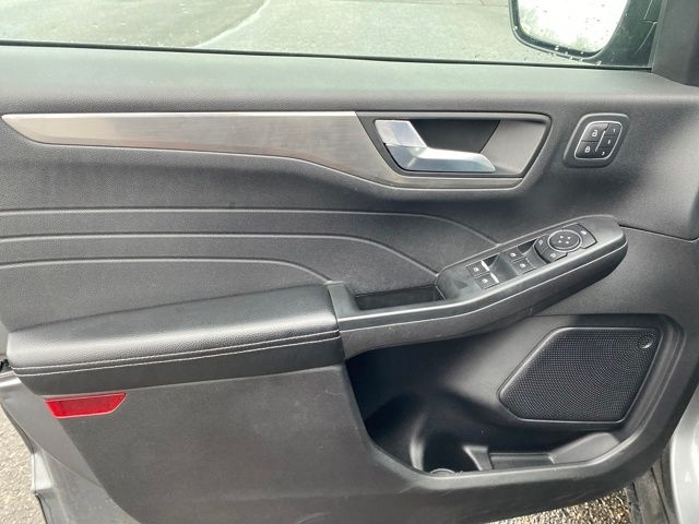 Ford Escape Titanium 4WD 2022