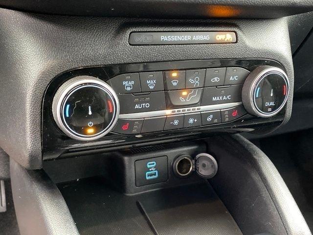 Ford Escape Titanium 4WD 2022