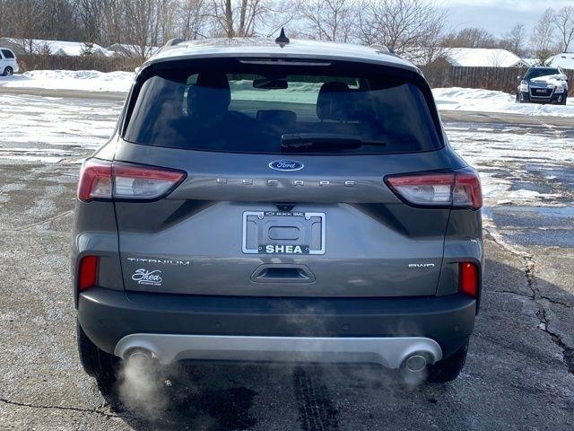 Ford Escape Titanium 4WD 2022