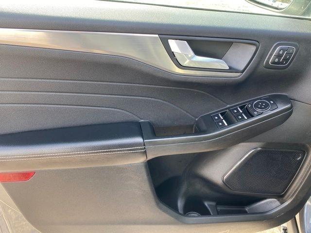 Ford Escape Titanium 4WD 2022