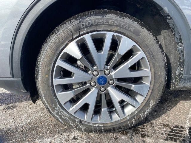 Ford Escape Titanium 4WD 2022