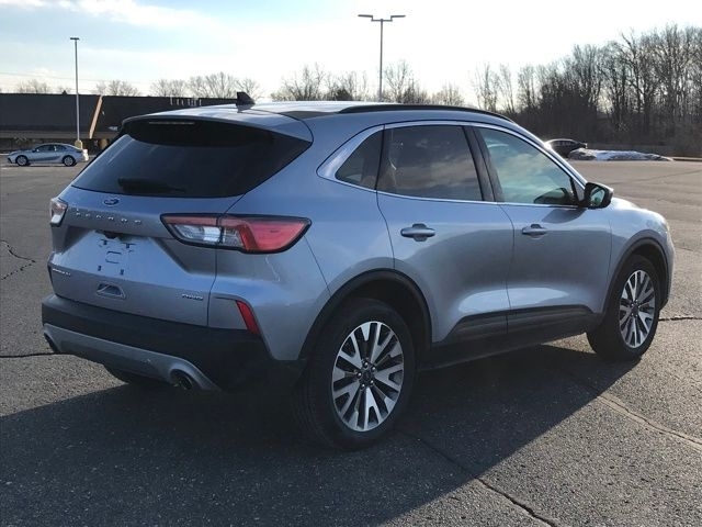 Ford Escape Titanium 4WD 2022