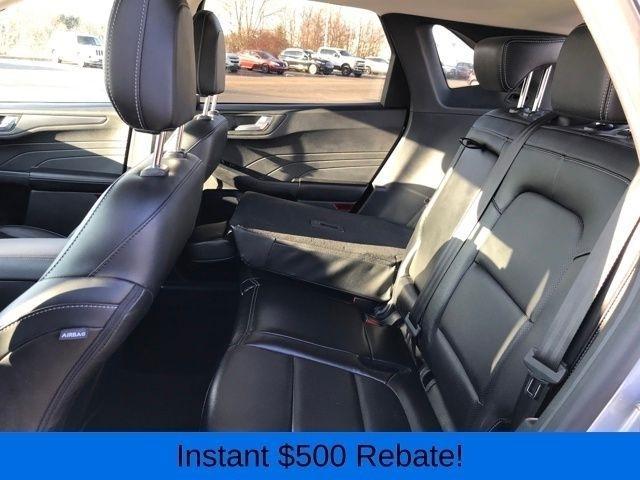 Ford Escape Titanium 4WD 2022