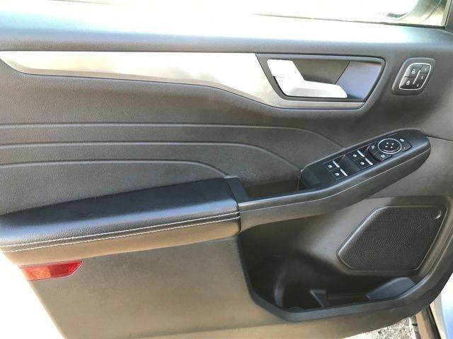 Ford Escape Titanium 4WD 2022