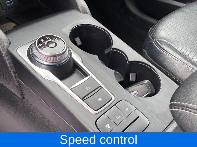 Ford Escape Titanium 4WD 2022