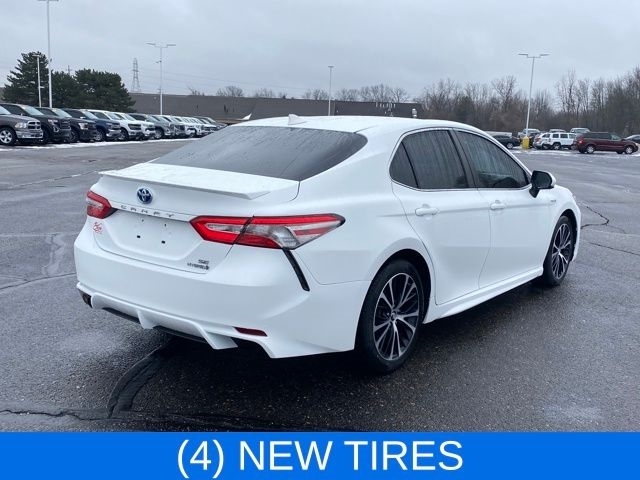 Toyota Camry Hybrid XLE 2019