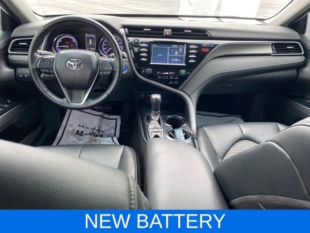 Toyota Camry Hybrid XLE 2019