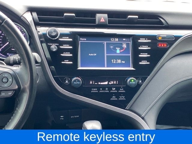 Toyota Camry Hybrid XLE 2019