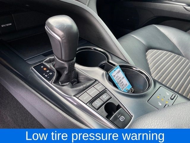 Toyota Camry Hybrid XLE 2019