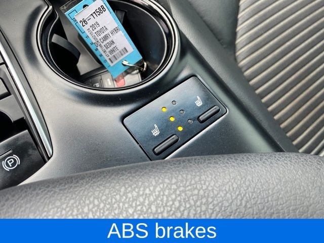 Toyota Camry Hybrid XLE 2019