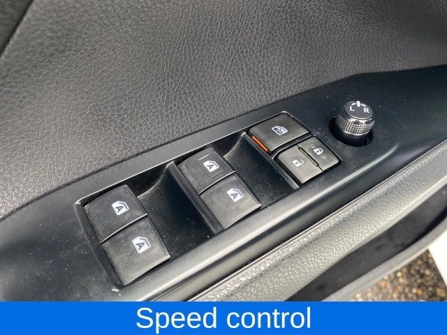 Toyota Camry Hybrid XLE 2019