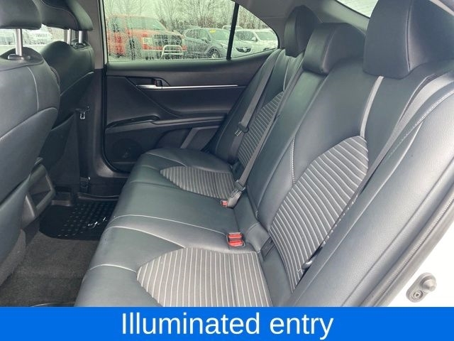 Toyota Camry Hybrid XLE 2019