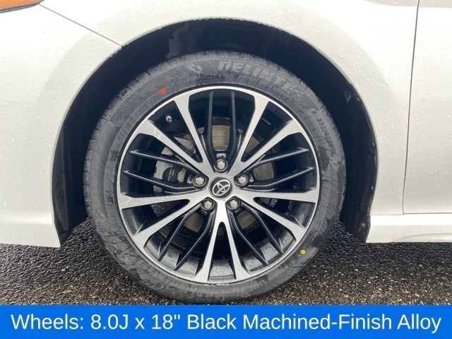 Toyota Camry Hybrid XLE 2019