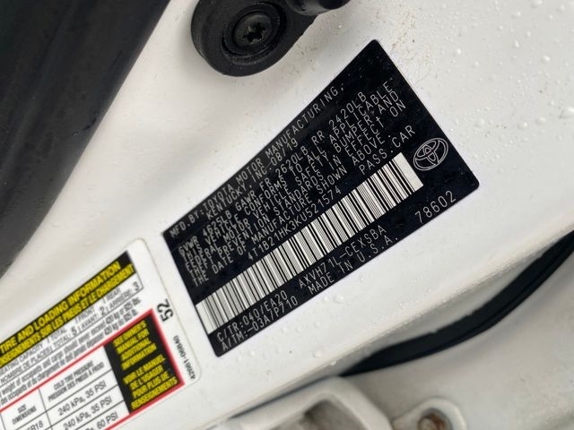 Toyota Camry Hybrid XLE 2019