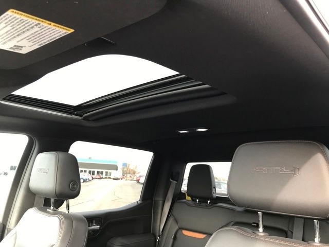 GMC Sierra 1500 AT4 Crew Cab Long Box 4WD 2020