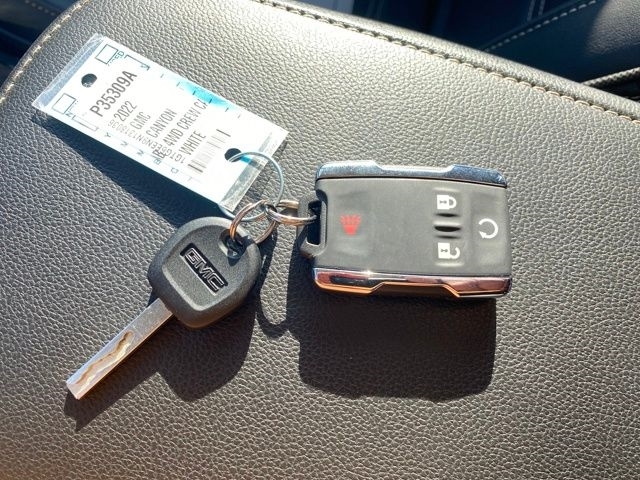 GMC Canyon Denali Crew Cab Long Box 4WD 2022