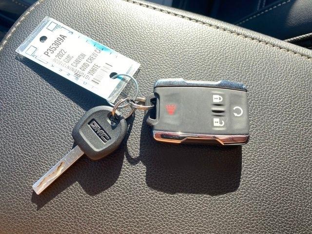 GMC Canyon Denali Crew Cab Long Box 4WD 2022