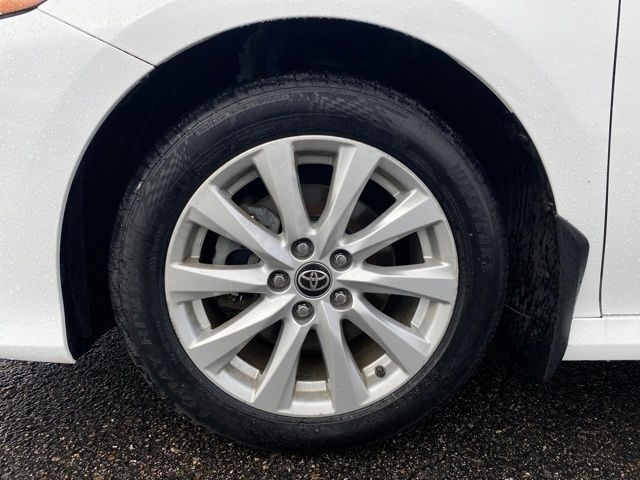 Toyota Camry Hybrid LE 2020