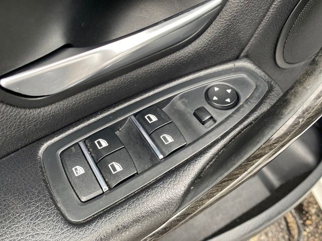 BMW 3-Series 320i Sedan 2017