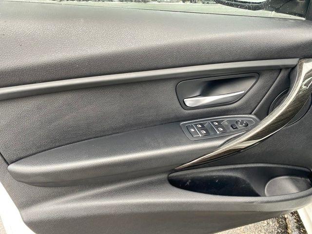 BMW 3-Series 320i Sedan 2017