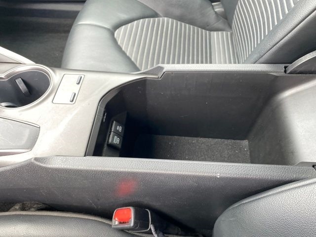 Toyota Camry SE 2021