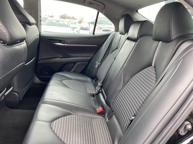 Toyota Camry SE 2021