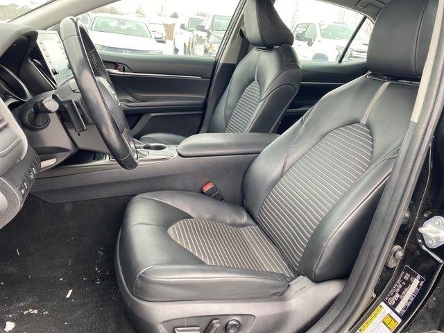 Toyota Camry SE 2021