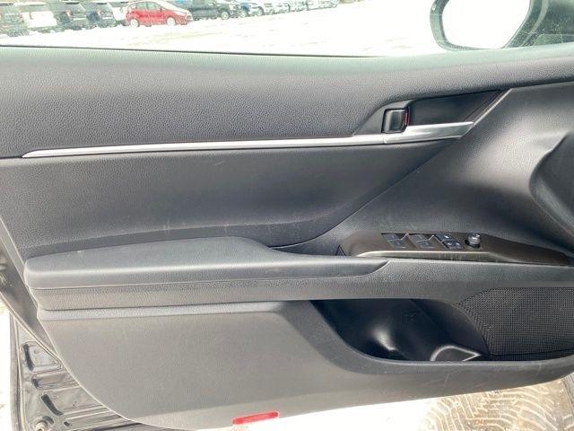 Toyota Camry SE 2021