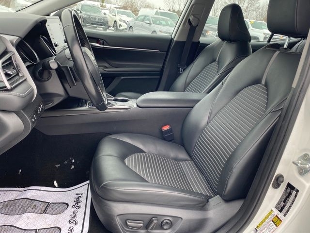 Toyota Camry SE 2023