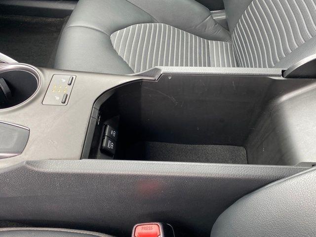 Toyota Camry SE 2023