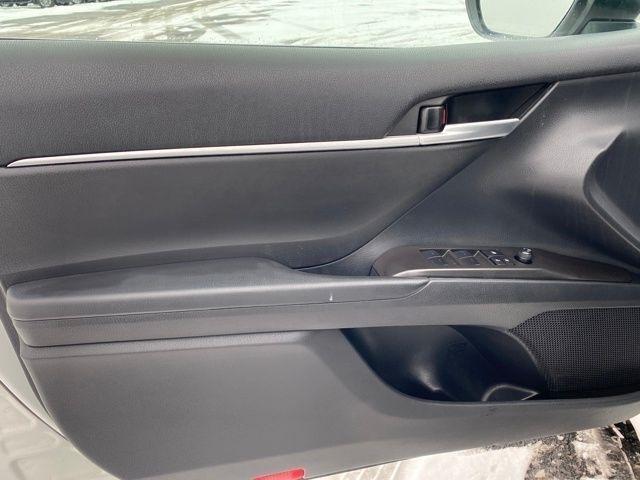 Toyota Camry SE 2023