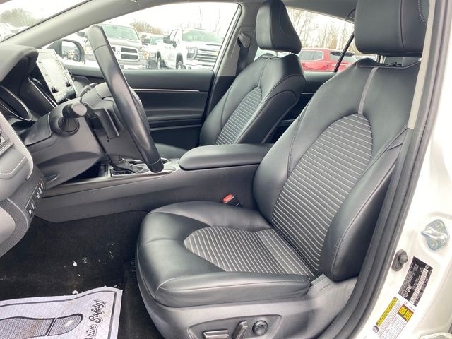 Toyota Camry SE 2023