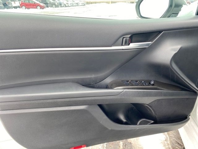 Toyota Camry SE 2023