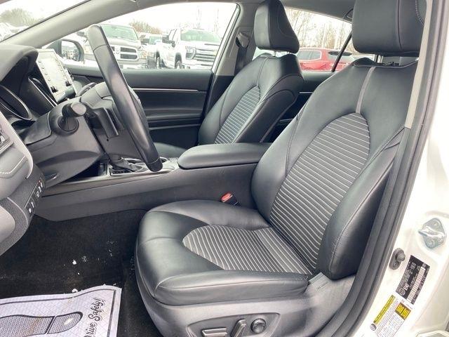 Toyota Camry SE 2023