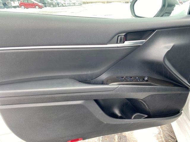 Toyota Camry SE 2023