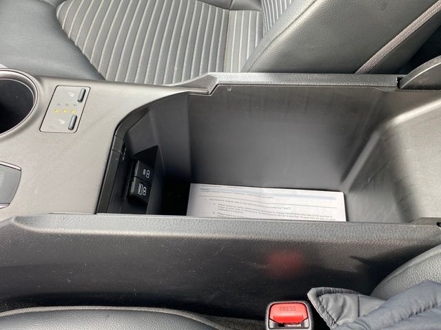 Toyota Camry SE 2023