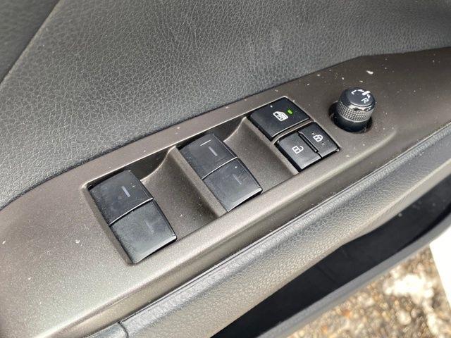 Toyota Camry SE 2023