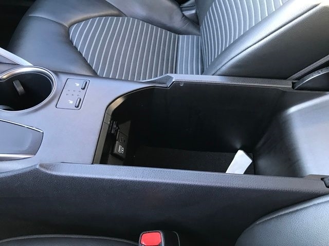 Toyota Camry SE 2023