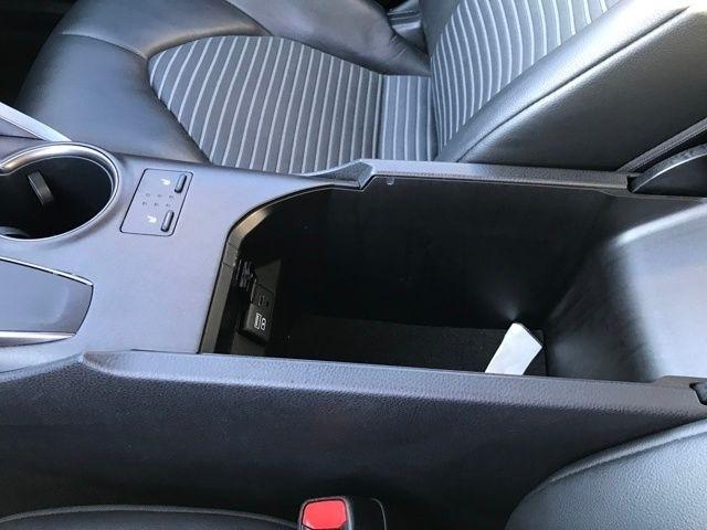 Toyota Camry SE 2023