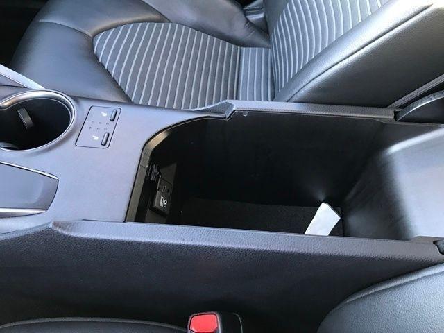 Toyota Camry SE 2023