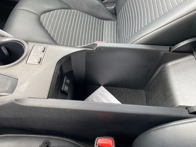 Toyota Camry SE 2023